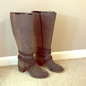Brown knee high heeled boots. **wide calf** NWOB